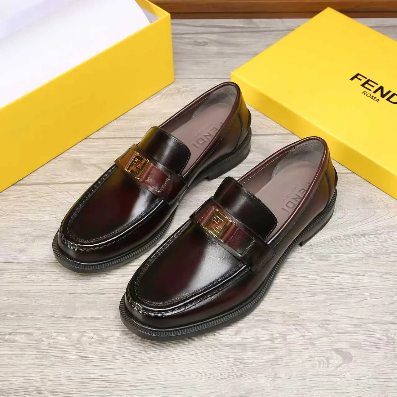 ​Men's shoes 💰 500 💰 Water dyed cowhide 🆘 The latest FENDI ( Fendi ) new casual leather shoes 🕶️🕶️ Simple routing effect, showing an elegant and cool driving shoe 🎬Made of Italian 🇮🇹 imported calfskin + first-layer water-dyed cowhide lining🐂Excellent material🎬Detailed workmanship 🤗Comfortable foot feel➰➰. ​Pair it with any outfit to show your taste and temperament, low-key luxury ♻️Design ​simple and elegant ​noble and fashionable 🍃​Very loved and favored by trendy men 💓❤️Size: 38-44 2⃣️colors available